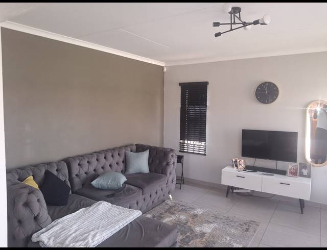2 BEDROOM FREEHOLD FOR SALE IN DAWN PARK